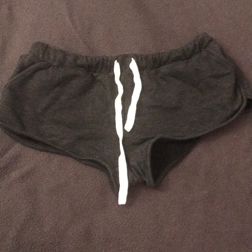 Short shorts with pockets